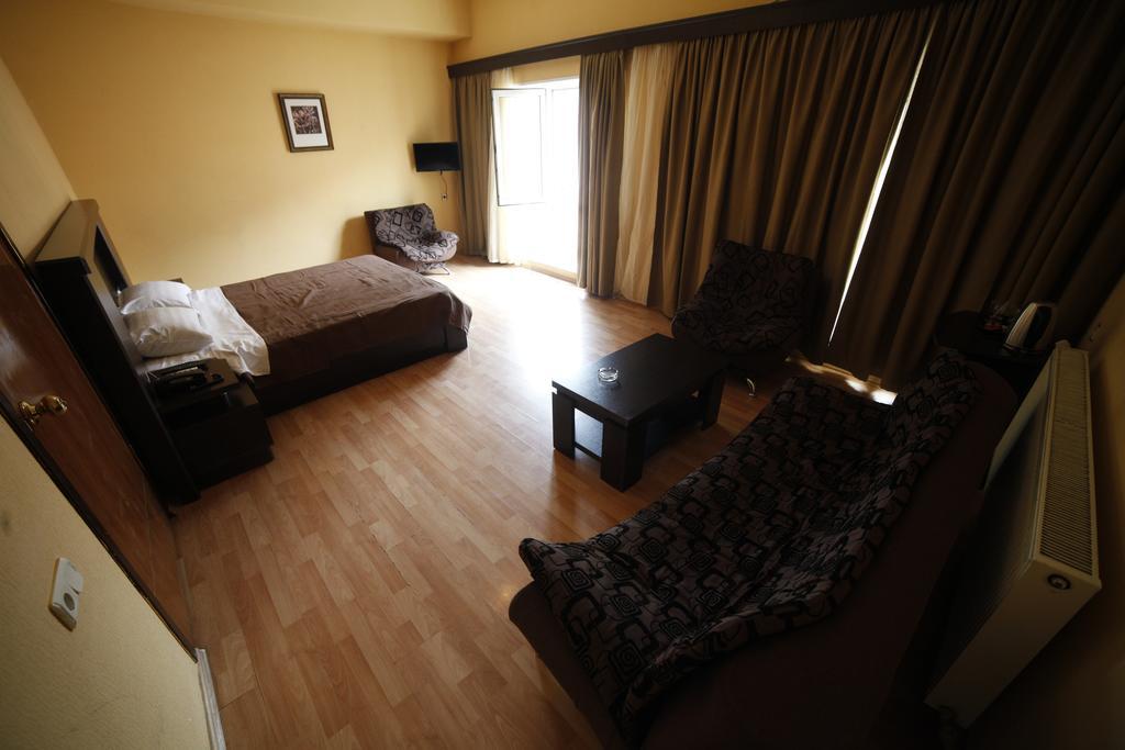 Avenue Hotel Tbilisi Quarto foto