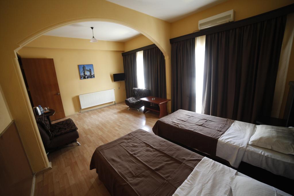 Avenue Hotel Tbilisi Quarto foto