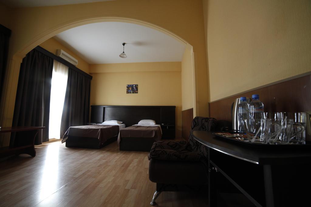 Avenue Hotel Tbilisi Quarto foto