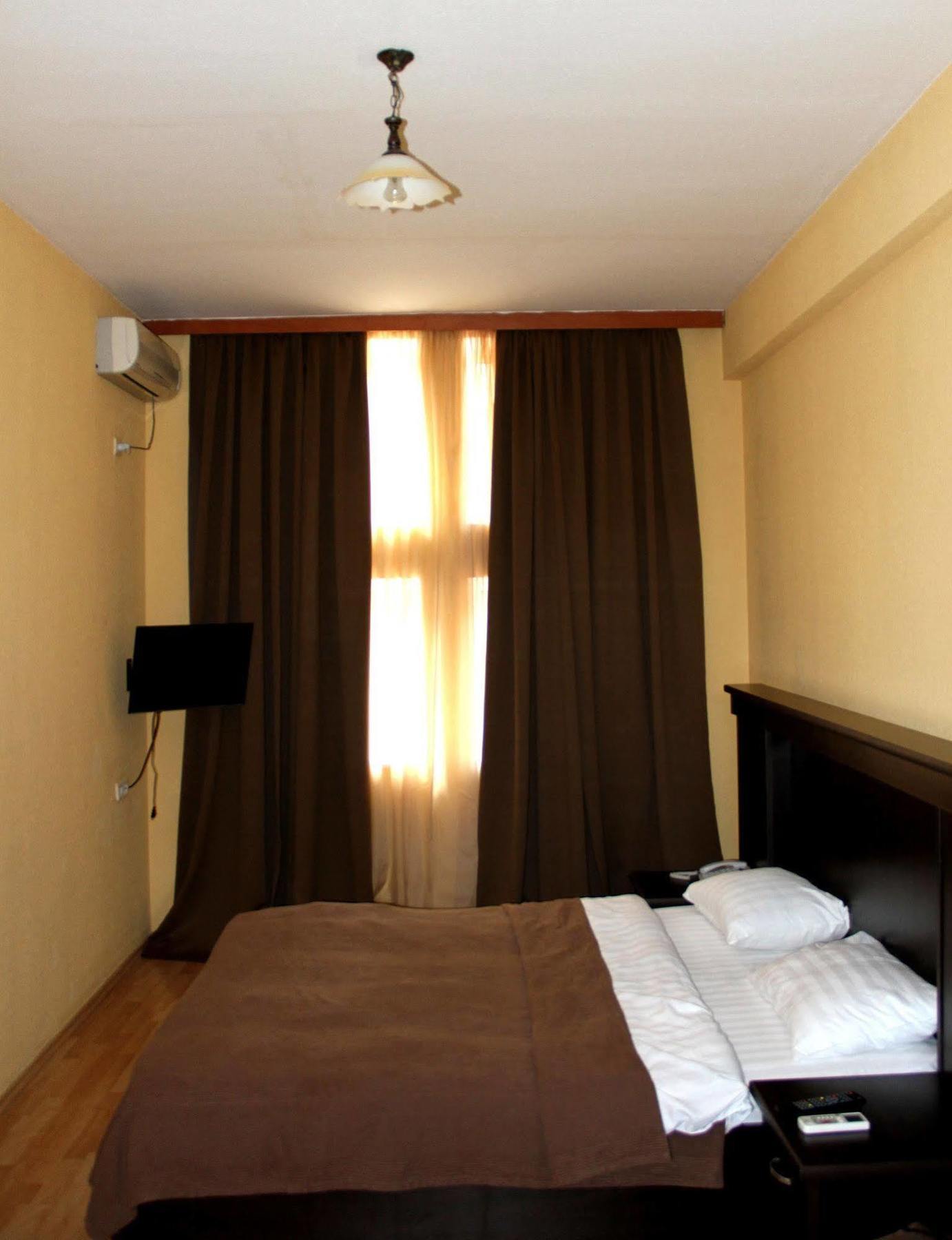 Avenue Hotel Tbilisi Exterior foto